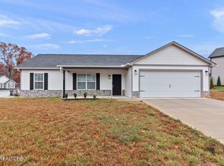 3304 Townsend Park Ln, Powell, TN 37849