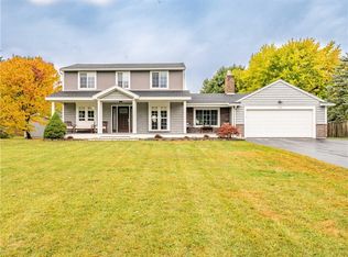 108 Creekside Dr, Farmington, NY 14425