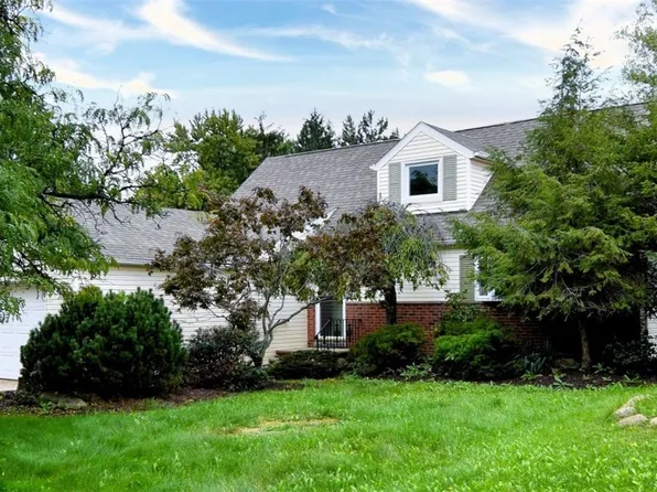 4949 Emmet Rd, Lyndhurst, OH 44124