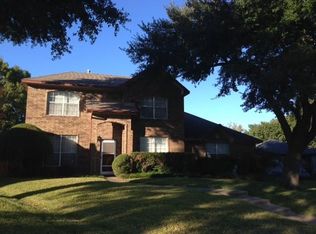 424 Raintree Cir, Desoto, TX 75115