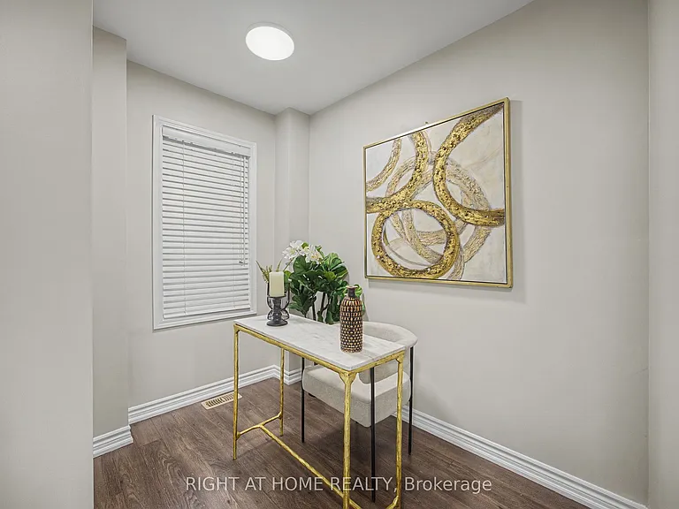 1235 Mulroney Hts — Photo 9