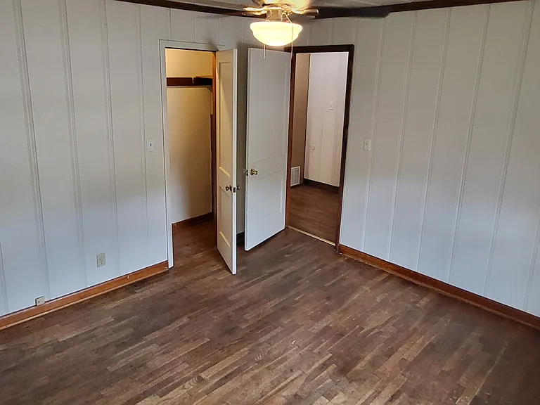 924 E Turner St — Photo 20