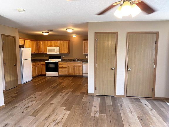 LR LOOKING INTO KITCHEN.