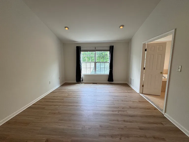 47 Hoover Ave — Photo 18