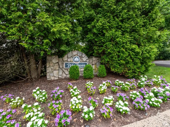 1103 Woodhaven Dr, Edison, NJ 08817