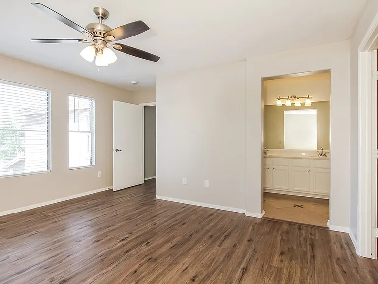 3929 W Irwin Ave — Photo 9