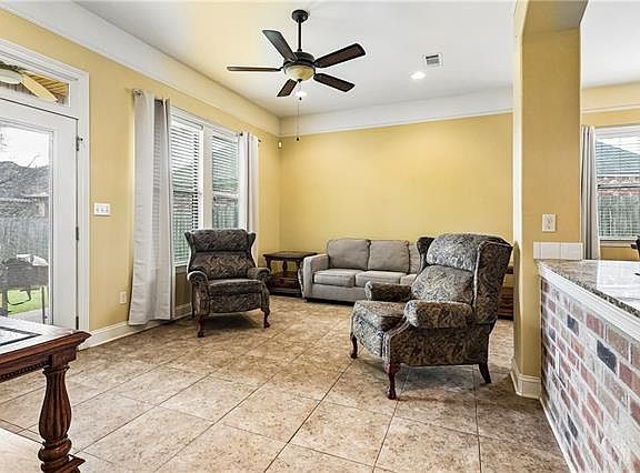 4th image of 816 Decatur St #A