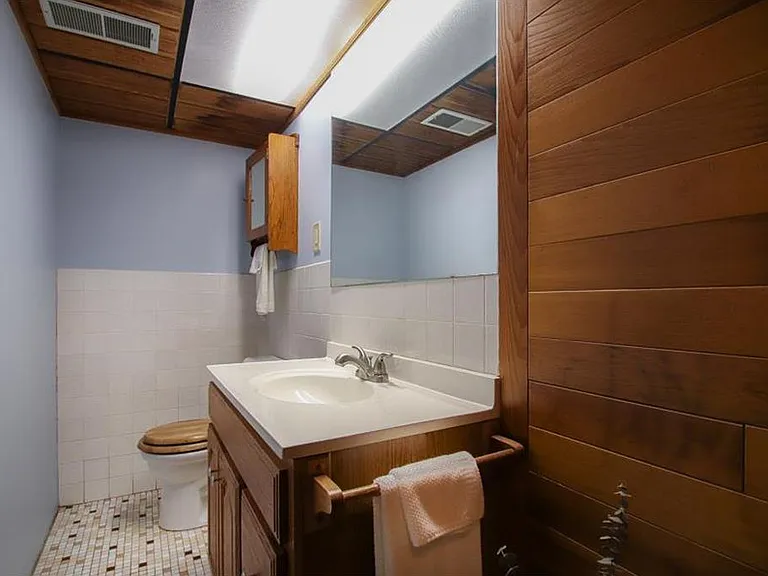 1335 Garland Ln N — Photo 22