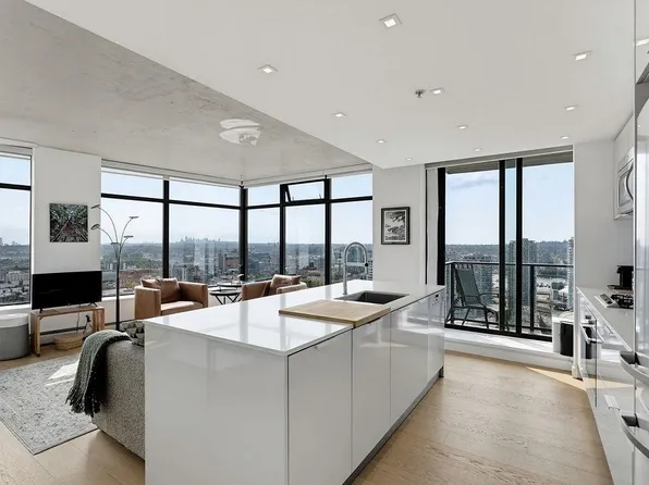 108 W Cordova St #2804, Vancouver, BC V6B 0G5