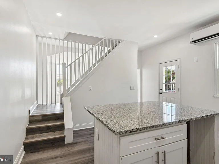 502 S Haven St — Photo 5