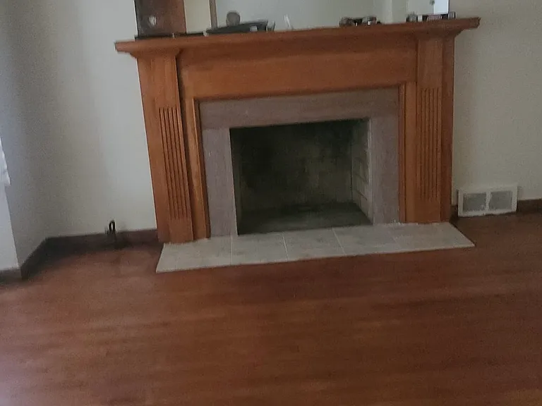 7304 Emanon St — Photo 1