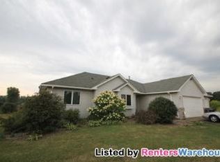 6989 258th St, Wyoming, MN 55092