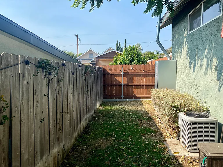 6119 Burwood Ave — Photo 12