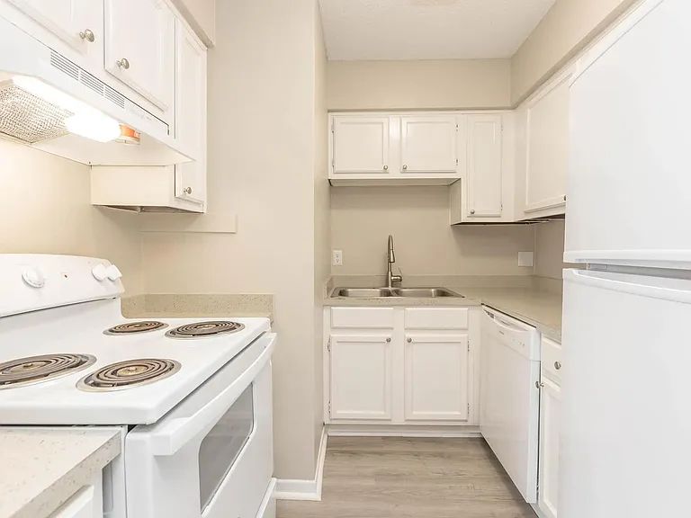 Blake's Crossing Apartments — Photo 8