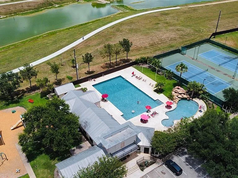19762 Twin Canyon Ct — Photo 37
