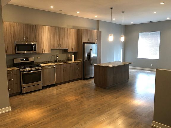 2nd image of 1534 W Fullerton Ave #2