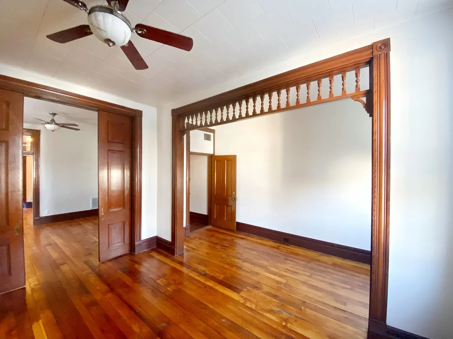 1607 Sarah Street - 2 — Photo 1