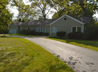 12518 S Iroquois Rd, Palos Park, IL 60464