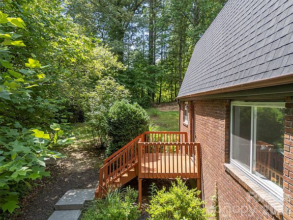 5th image of 3276 Howard Gap Rd