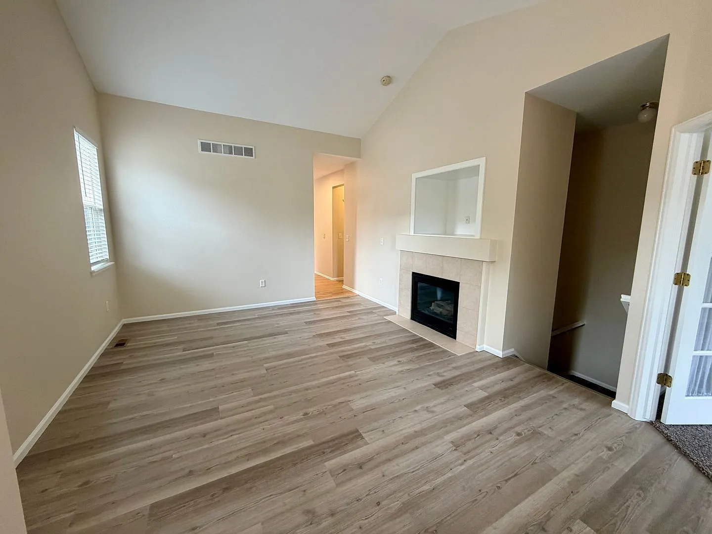 3 bed, 2.0 bath, 2606 sqft, $2,575 — Photo 4