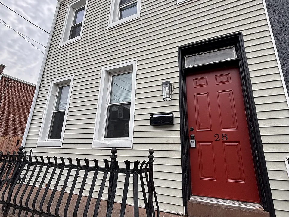 28 Caroline St