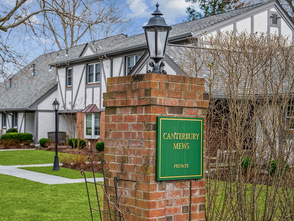1st image of 10 Leland Ln
