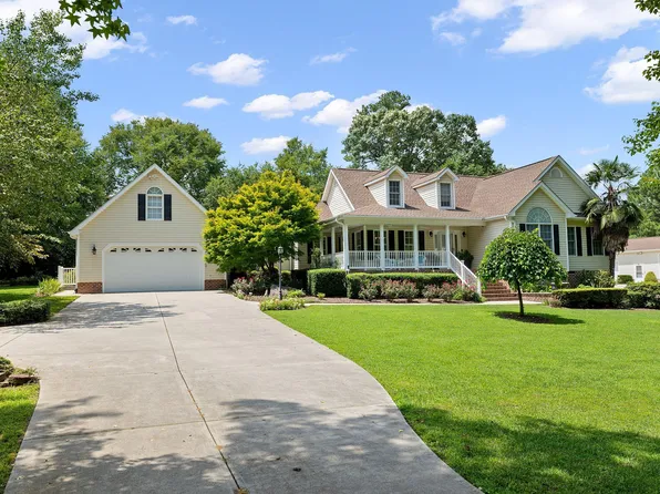 15 Winter Woods Dr, Louisburg, NC 27549