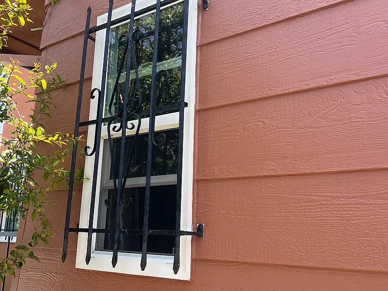1832 S Curson Ave — Photo 4