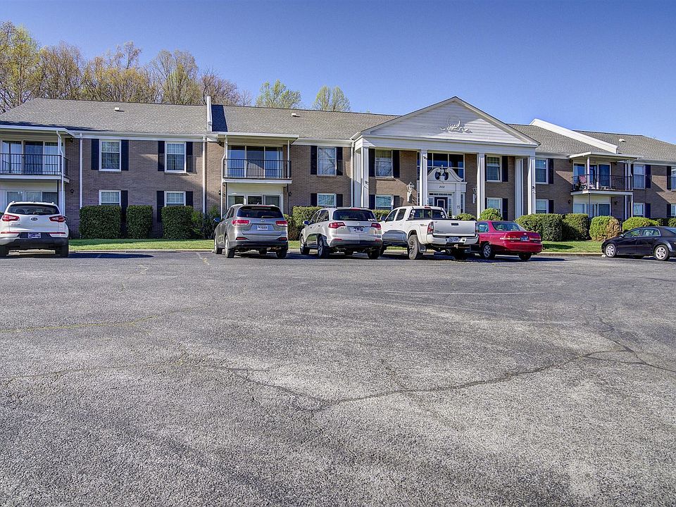 1st image of 202 University Pkwy #25