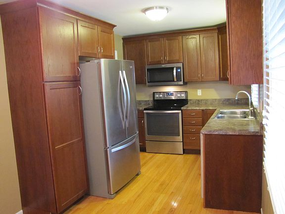Upgraded cabinets Stainless Steel Appliances