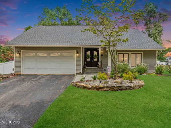 10 Hillside Road, Manalapan, NJ 07726