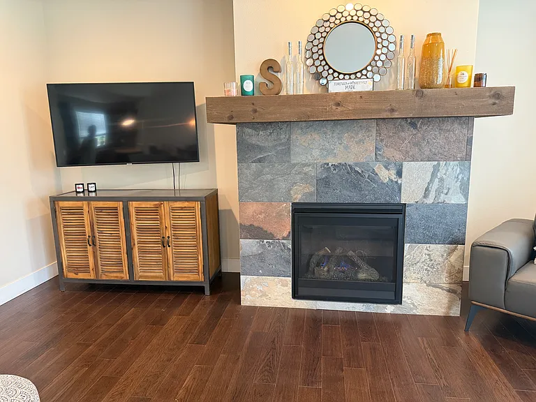 Fireplace/entertainment center