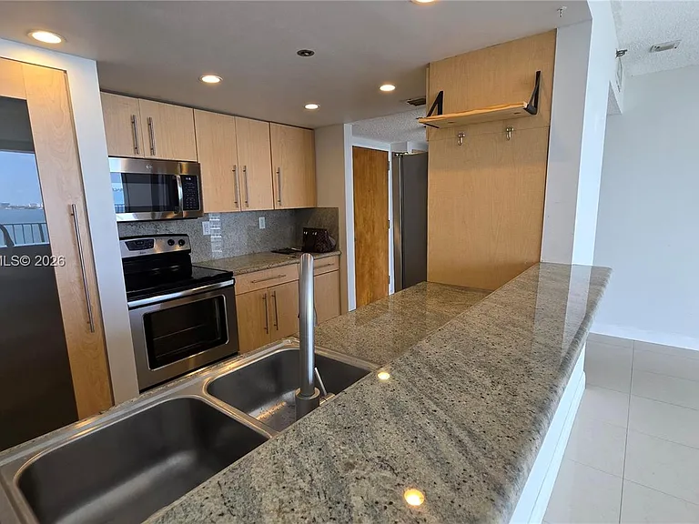 7601 E Treasure Dr #1516 — Photo 18