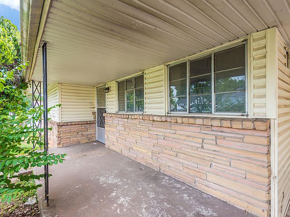 2nd image of 3208 Sunset Ave