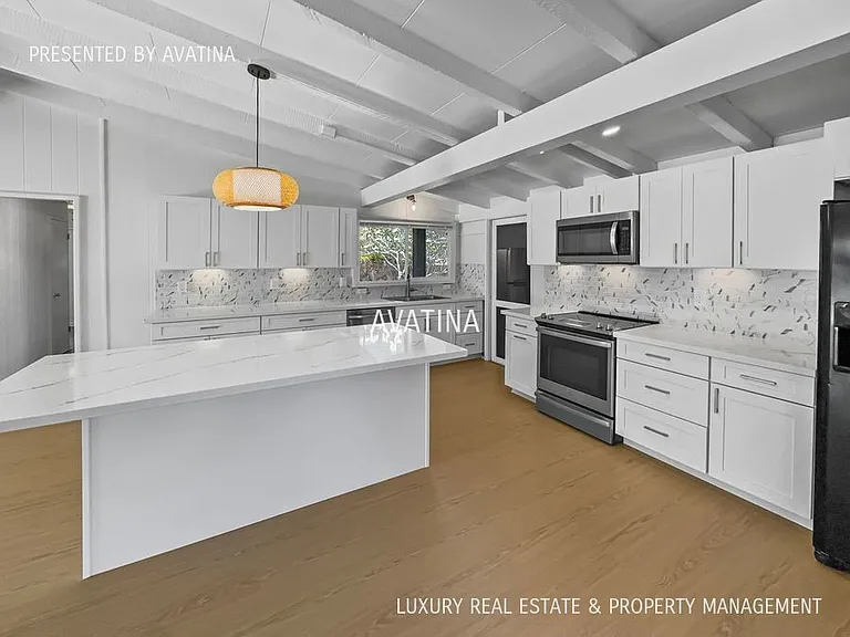 596 Iana St — Photo 2