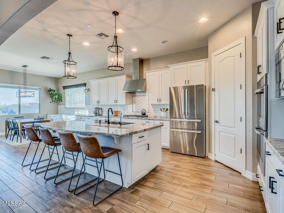 1st image of 897 W Chrysanthia Ct