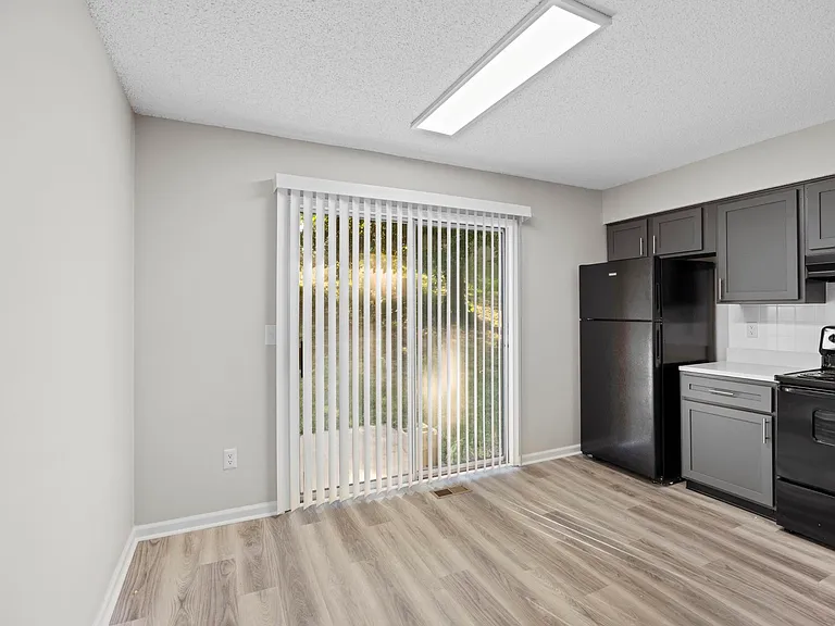 732 NE Barnes Dr #B — Photo 10
