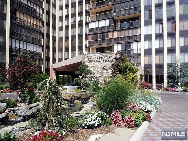 1st image of 300 Winston Dr APT 1717