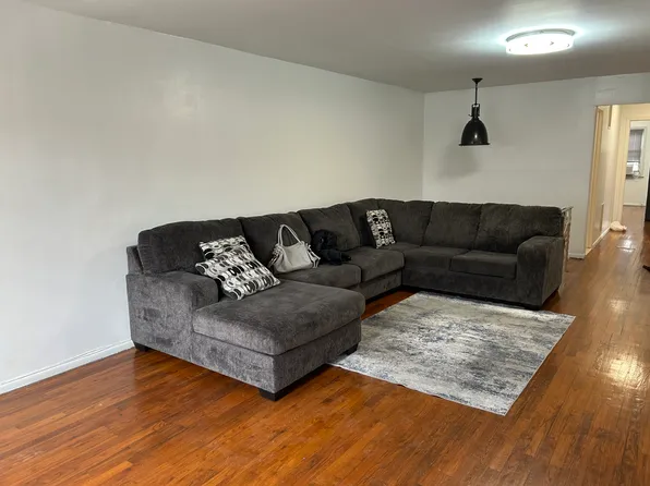 5760 228th St, Flushing, NY 11364