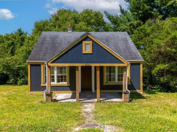 208 Magnolia Ln, Narrows, VA 24124