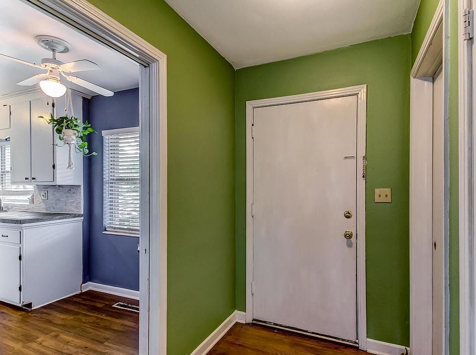 1st image of 1052 Brookmont Ave E