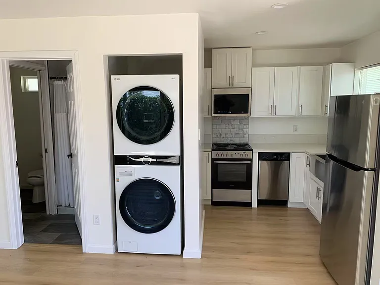 1422 N San Antonio Ave #B — Photo 9