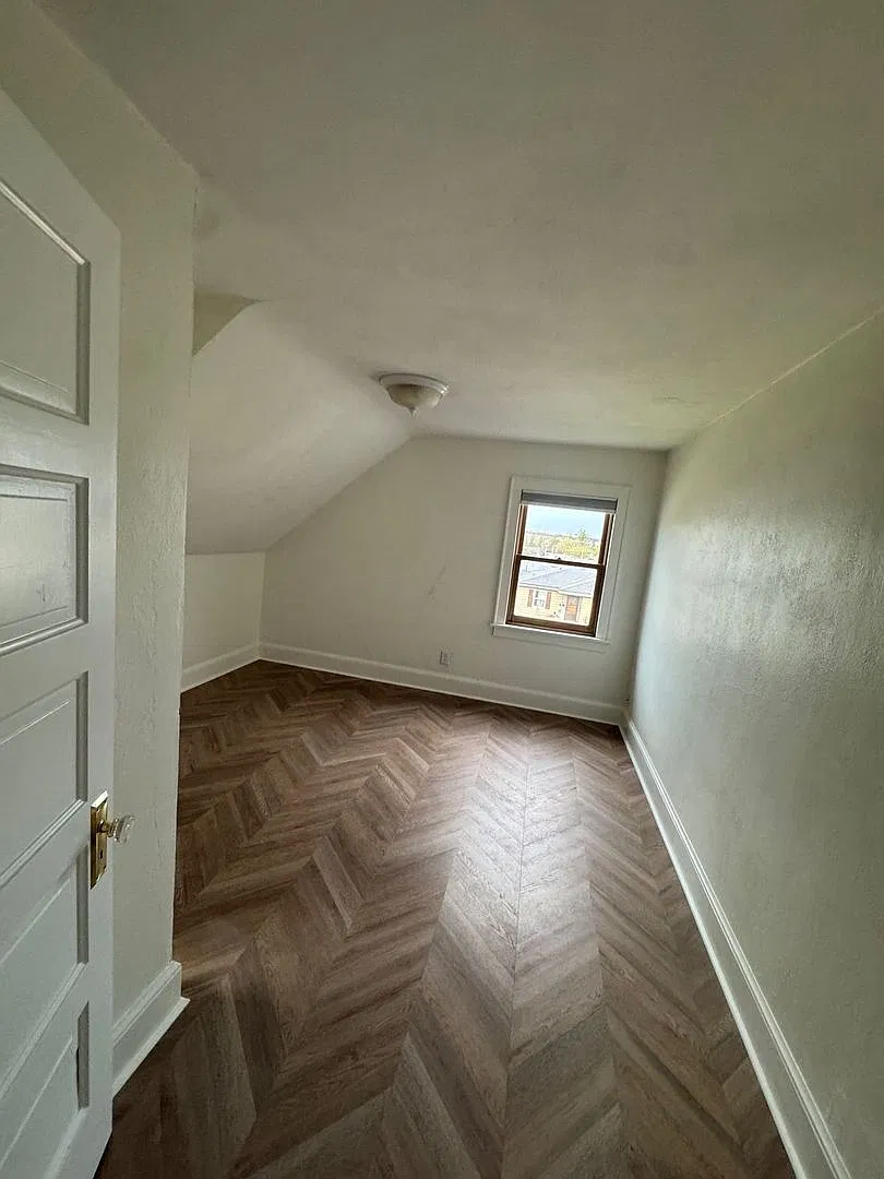 4 Bed/ 1 Bath Home!! Bedroom Rentals for Students 9-10 Month Lease — Photo 4