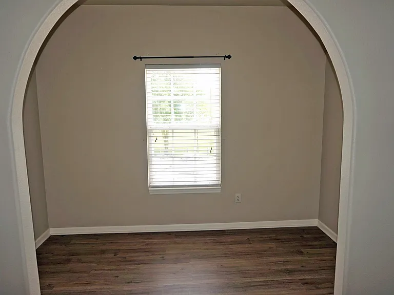 12914 University Cres #2B — Photo 8