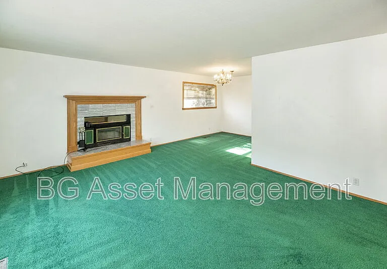 2901 Doidge Ave — Photo 3