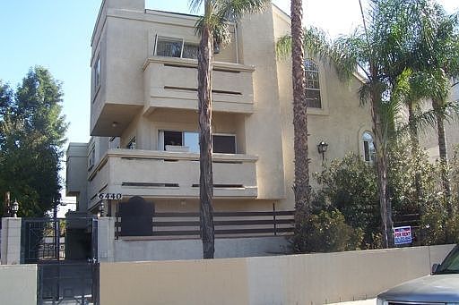1st image of 6440 Balboa Blvd APT 2