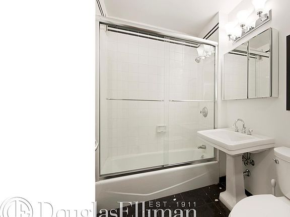 4th image of 22-26 W 15th St APT 4E
