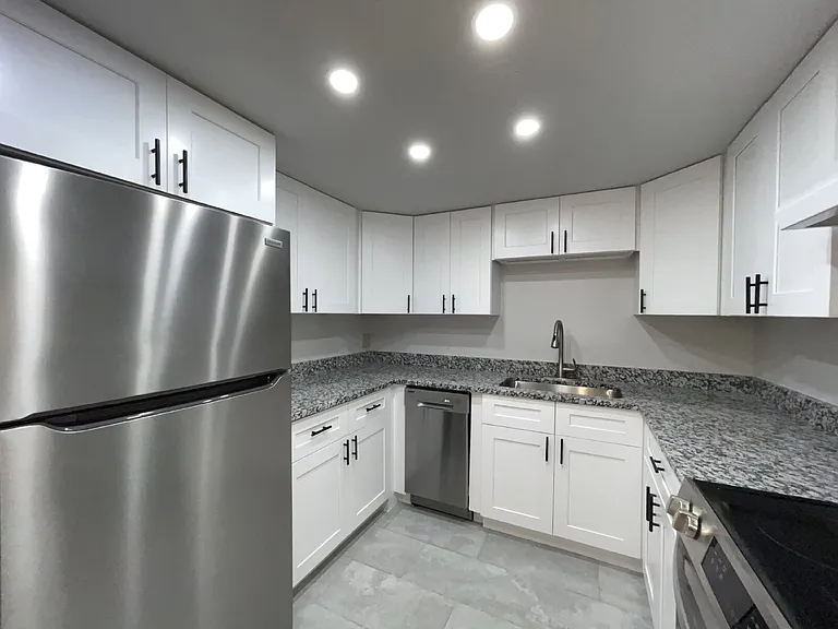 4906 Victoria Dr #103 — Photo 9
