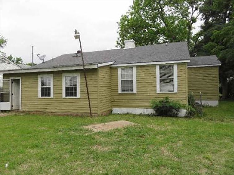 2nd image of 2428 Broadway Dr