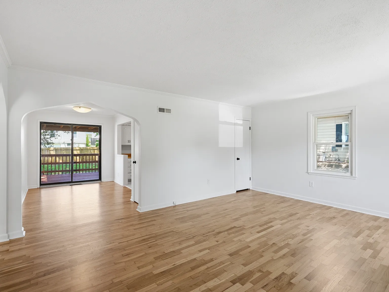 2 bed, 860 sqft, $1,940 — Photo 4